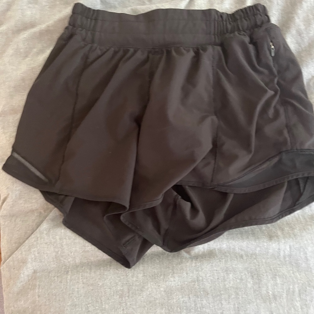 Lulu lemon black 4 inch low rise Hotty hot shorts